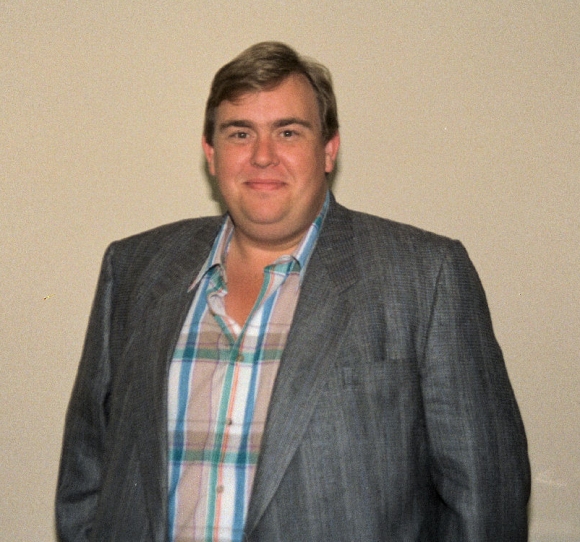 A nice casual pose from Mr John Candy.